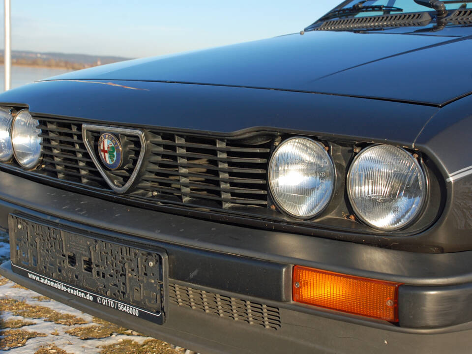 Image 12/49 of Alfa Romeo GTV 2.0 (1985)