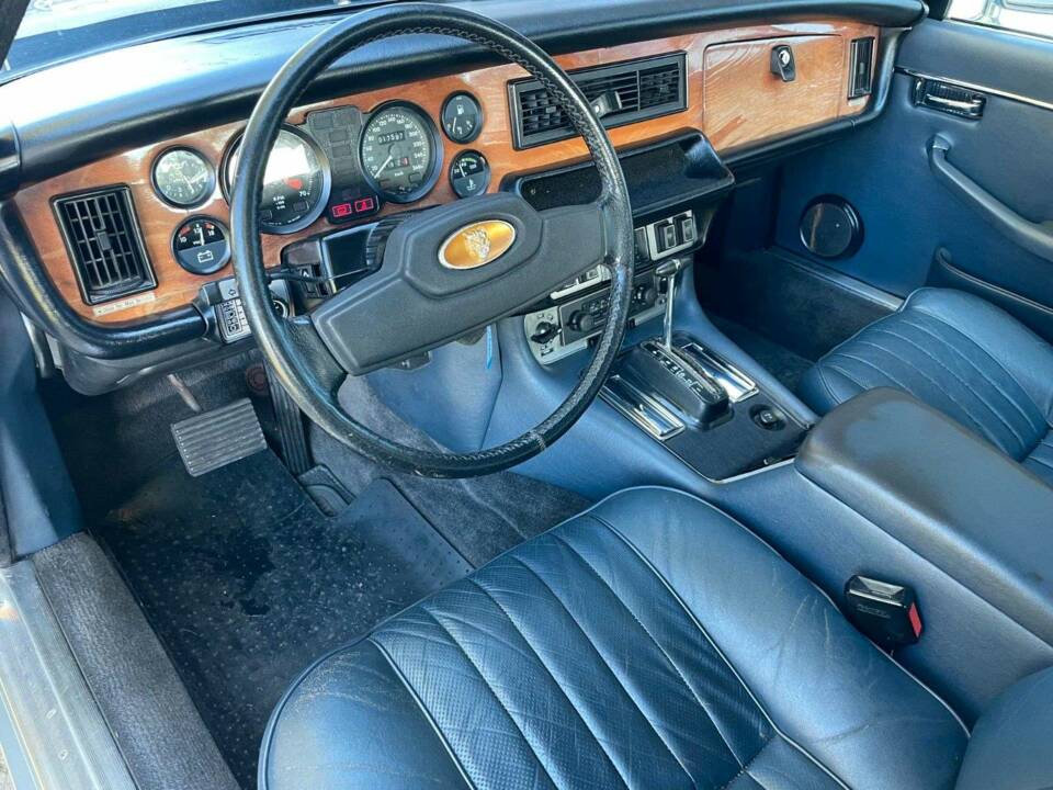 Immagine 11/19 di Jaguar XJ 12 (1982)