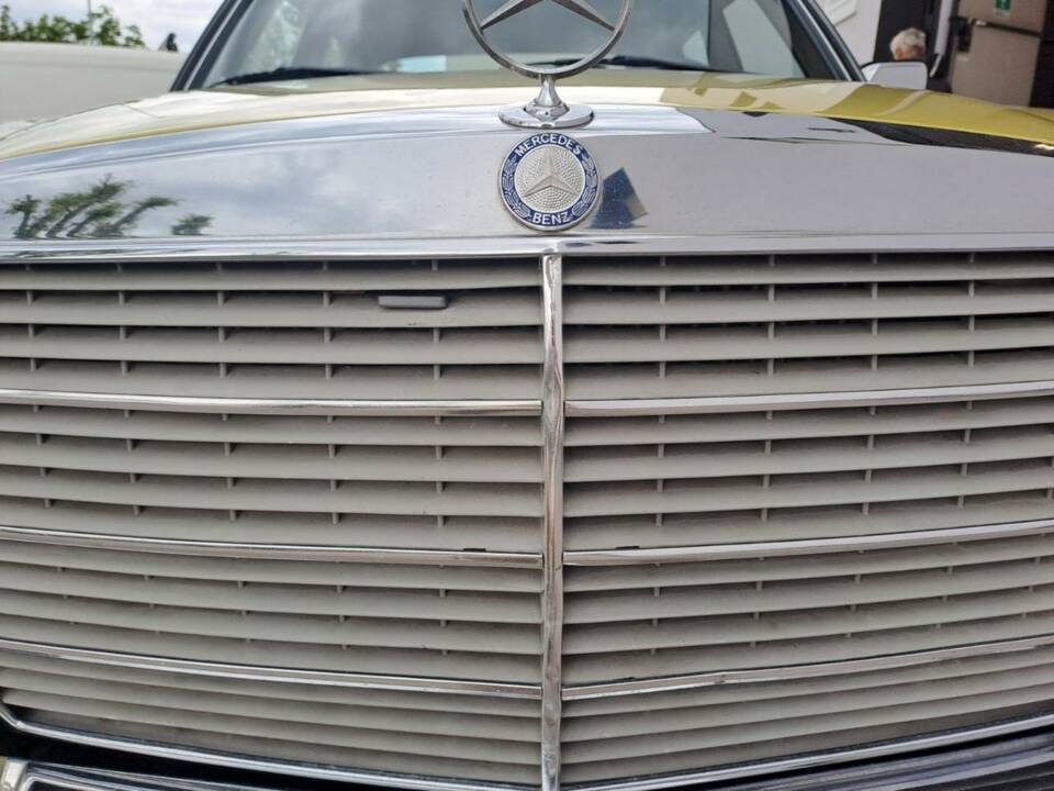 Bild 40/49 von Mercedes-Benz 200 (1979)