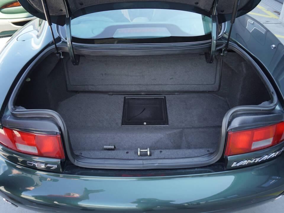 Image 27/40 of Aston Martin DB 7 Vantage (2000)