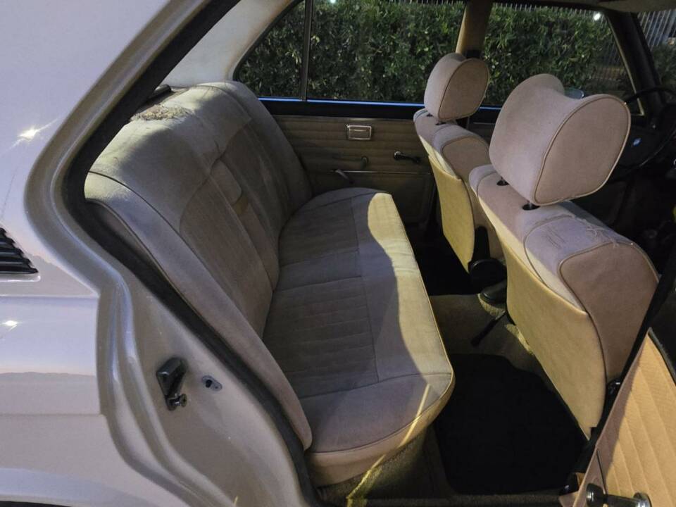 Image 28/50 of BMW 525 (1975)