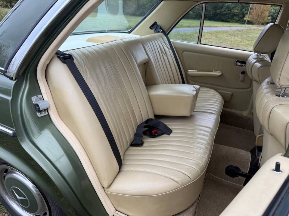 Imagen 15/34 de Mercedes-Benz 230 E (1983)