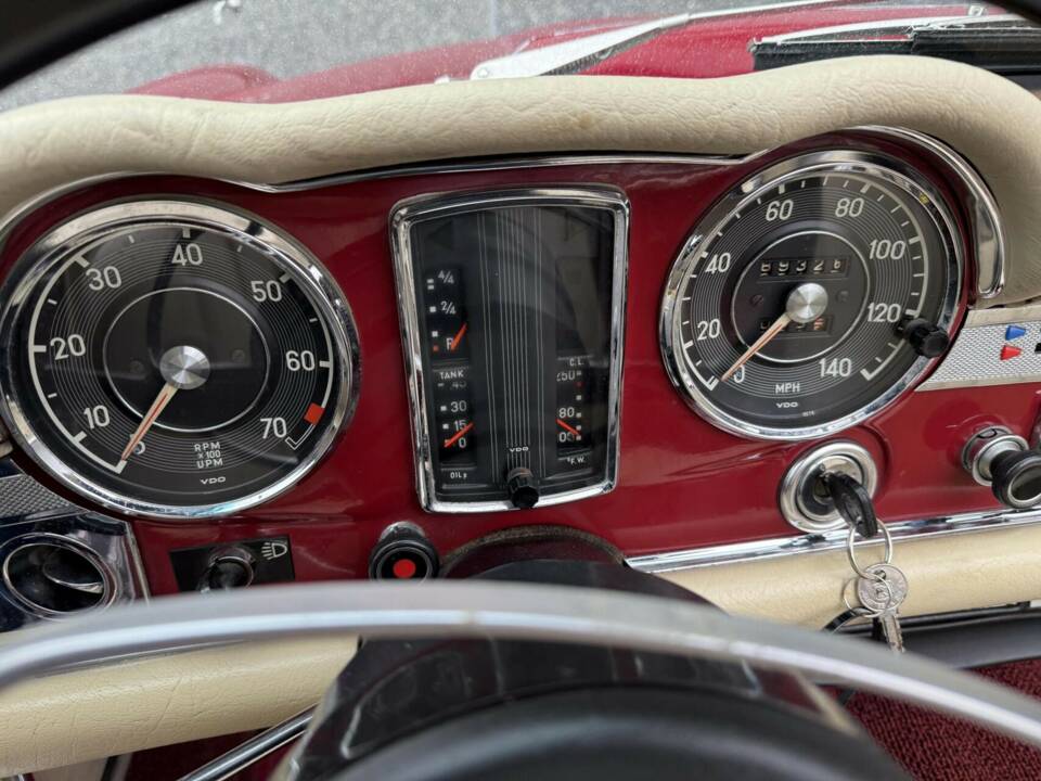 Image 36/50 of Mercedes-Benz 280 SL (1971)
