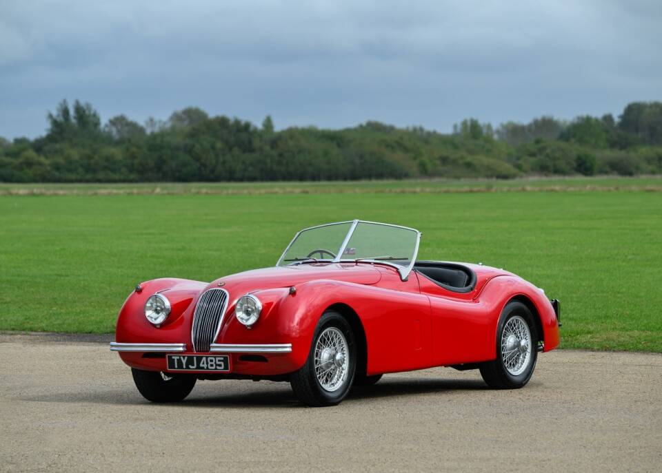 Image 8/37 of Jaguar XK 120 SE OTS (1954)