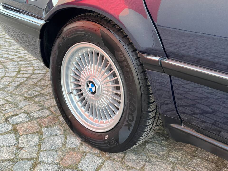 Immagine 84/99 di BMW 735i (1988)