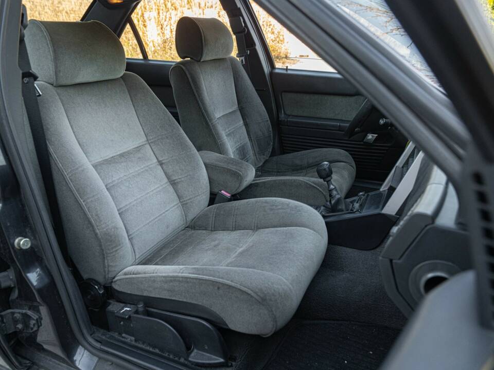 Image 23/50 of Alfa Romeo 164 2.0 Super (1995)