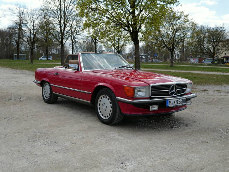 Image 2/27 de Mercedes-Benz 560 SL (1988)