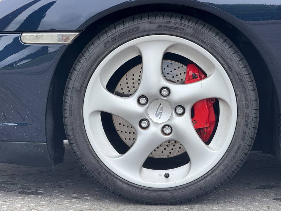 Image 13/42 de Porsche 911 Carrera 4S (2003)