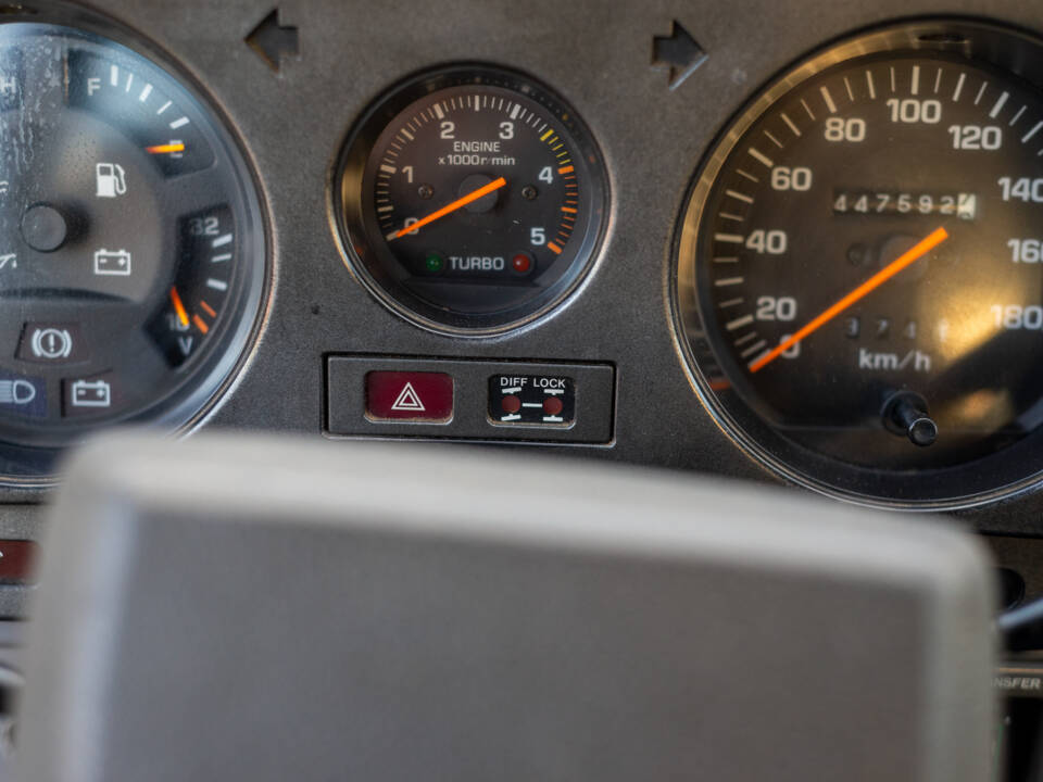 Image 78/100 of Toyota Land Cruiser HJ61 GX (1987)