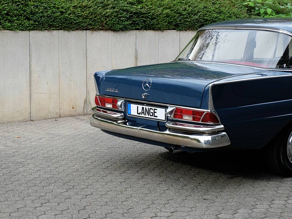 Image 55/76 de Mercedes-Benz 220 S b (1963)