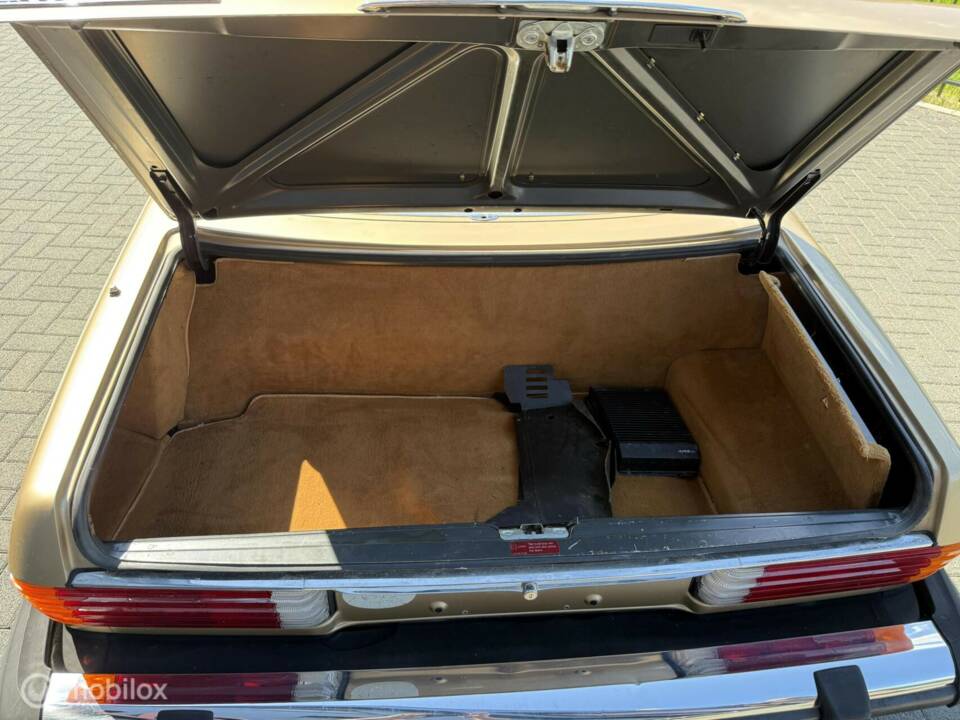 Immagine 36/41 di Mercedes-Benz 560 SL (1986)