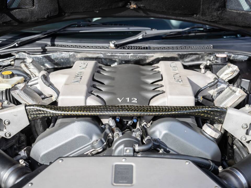 Image 19/30 of Aston Martin V12 Vanquish (2002)