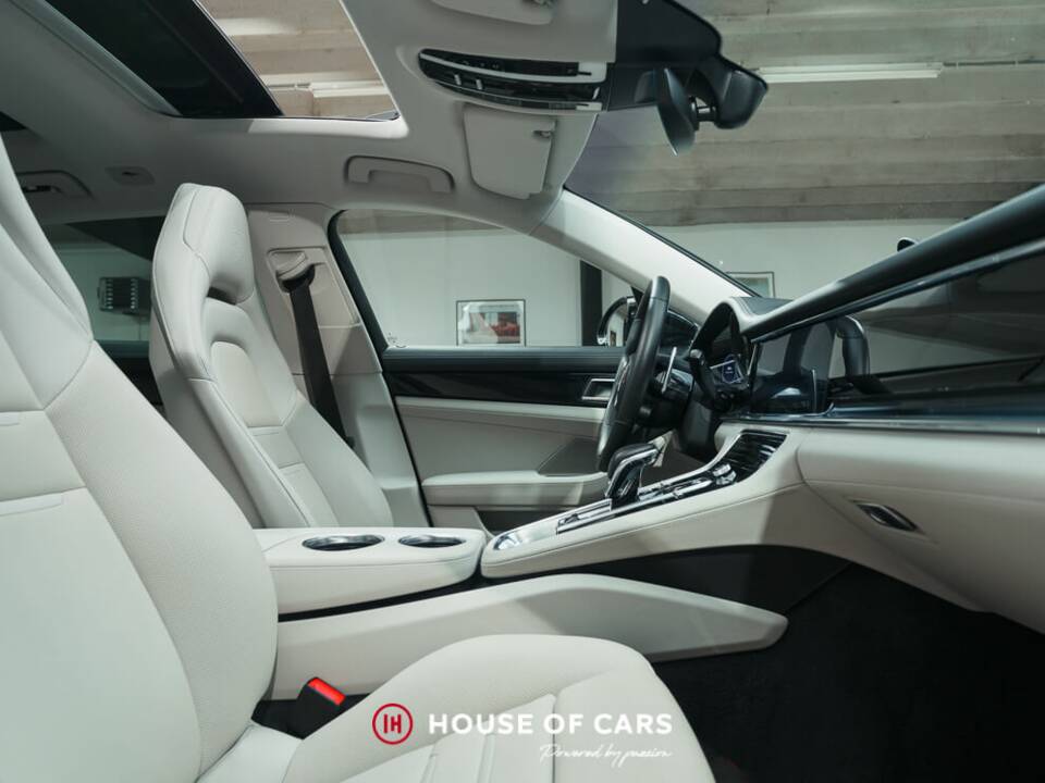 Image 18/25 of Porsche Panamera 4 E-Hybrid (2022)