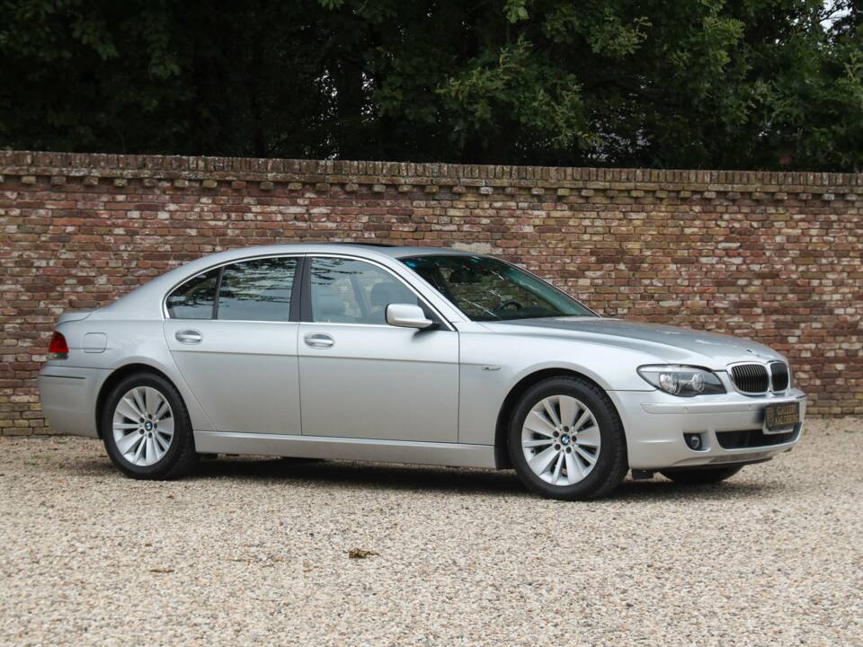Immagine 50/50 di BMW 750i (2007)