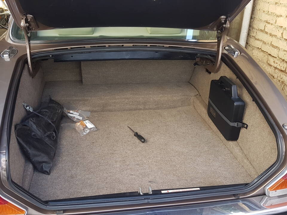Image 10/13 of Jaguar XJ 6 4.2 (1985)
