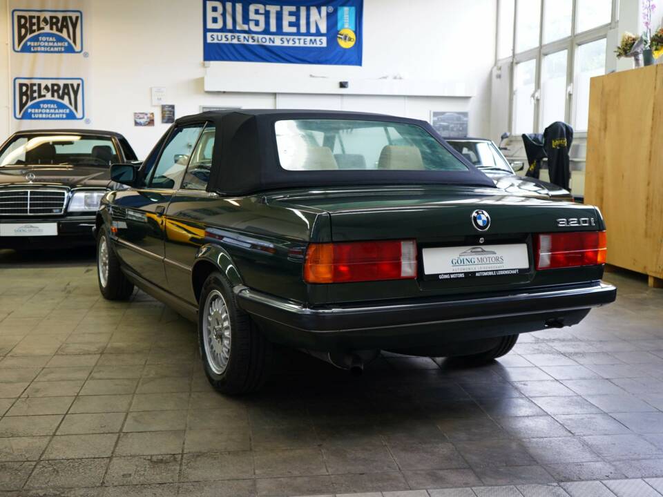 Afbeelding 11/25 van BMW 320i (1988)