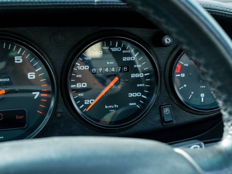 Image 18/31 of Porsche 911 Turbo (1995)