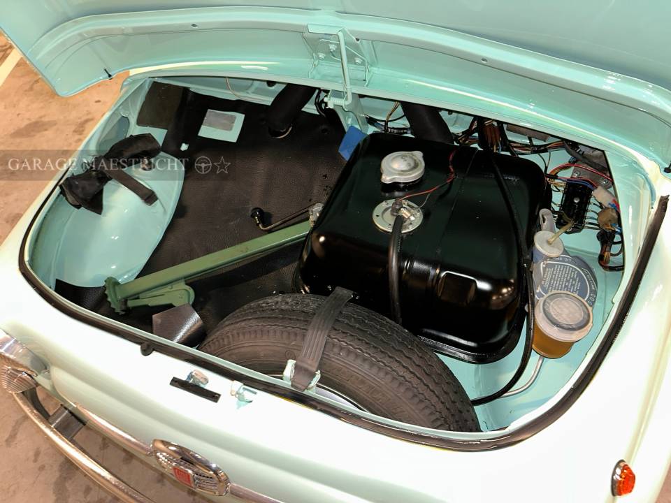 Image 18/50 of FIAT 500 D (1964)