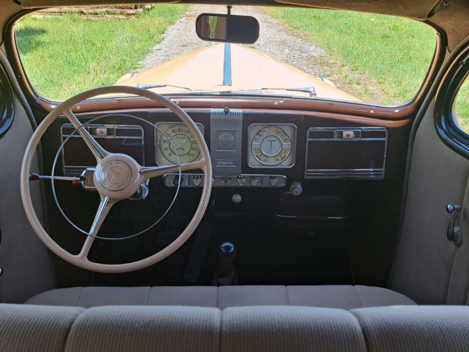 Bild 11/22 von Chrysler Royal Sedan (1938)