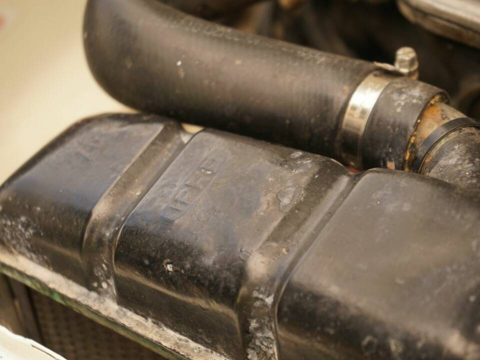 Image 67/100 of Alfa Romeo Giulia Nuova Super 1300 (1977)