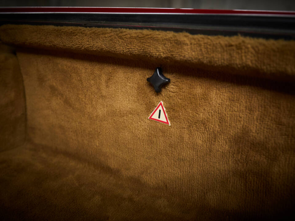Image 63/89 of Mercedes-Benz 560 SL (1986)