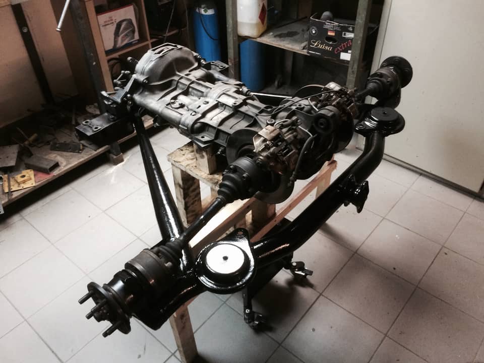 Image 29/30 of Alfa Romeo 75 3.0 V6 QV (1991)