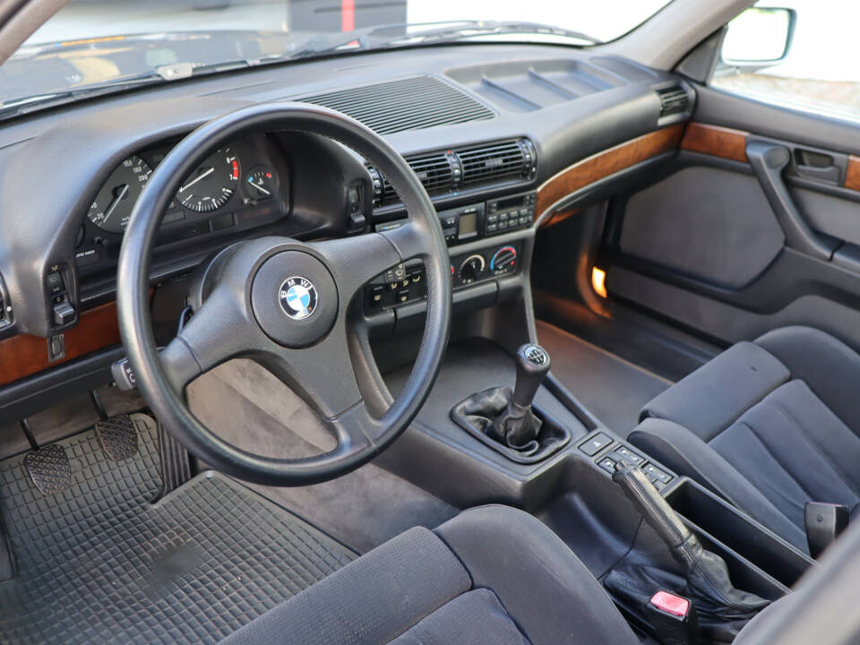 Imagen 4/41 de BMW 735i (1987)