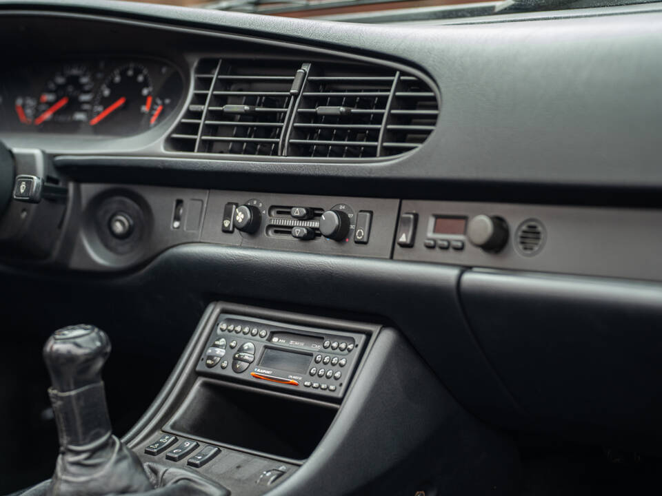 Image 37/42 de Porsche 944 S2 (1991)