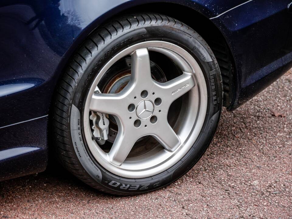 Image 10/41 of Mercedes-Benz SL 55 AMG (2003)