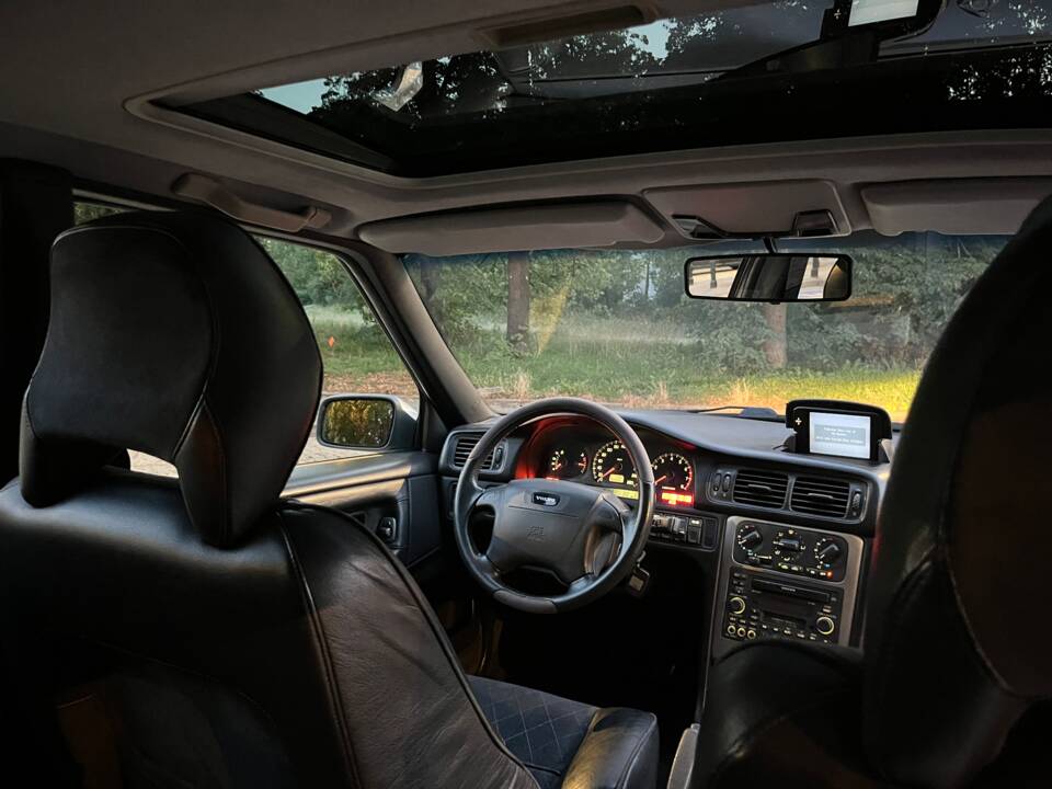 Bild 2/34 von Volvo V70 R AWD (1998)