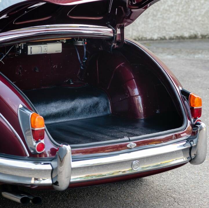 Image 33/49 of Jaguar Mk II 3.4 (1967)