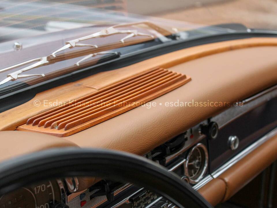 Afbeelding 13/41 van Mercedes-Benz 280 SL (1969)