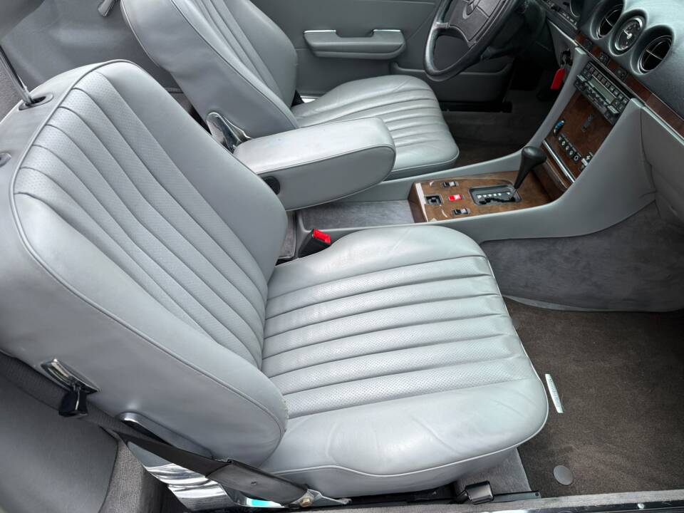 Image 18/30 of Mercedes-Benz 560 SL (1987)
