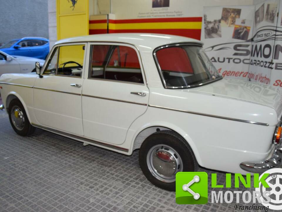 Image 9/10 of FIAT 1100 R (1968)