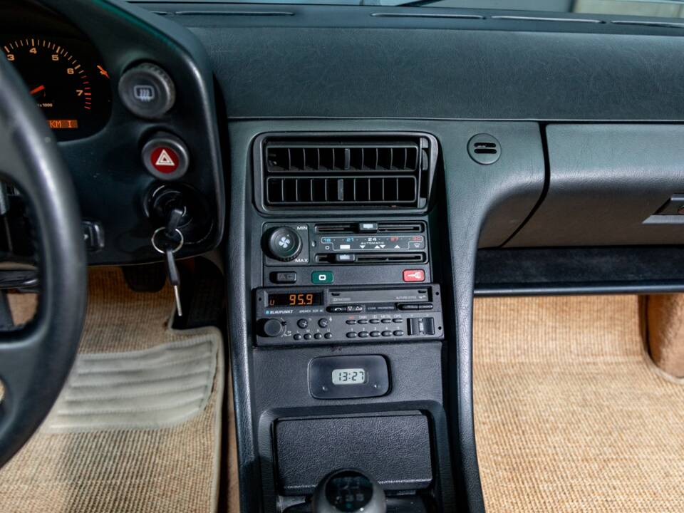 Immagine 14/22 di Porsche 928 S4 Clubsport (1988)