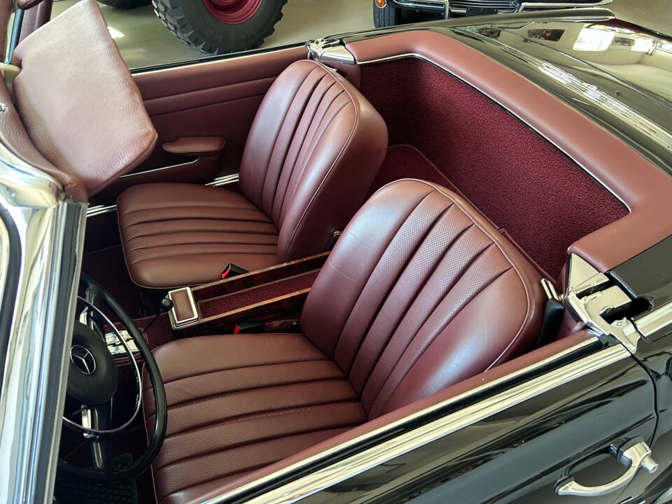 Image 8/36 of Mercedes-Benz 280 SL (1970)