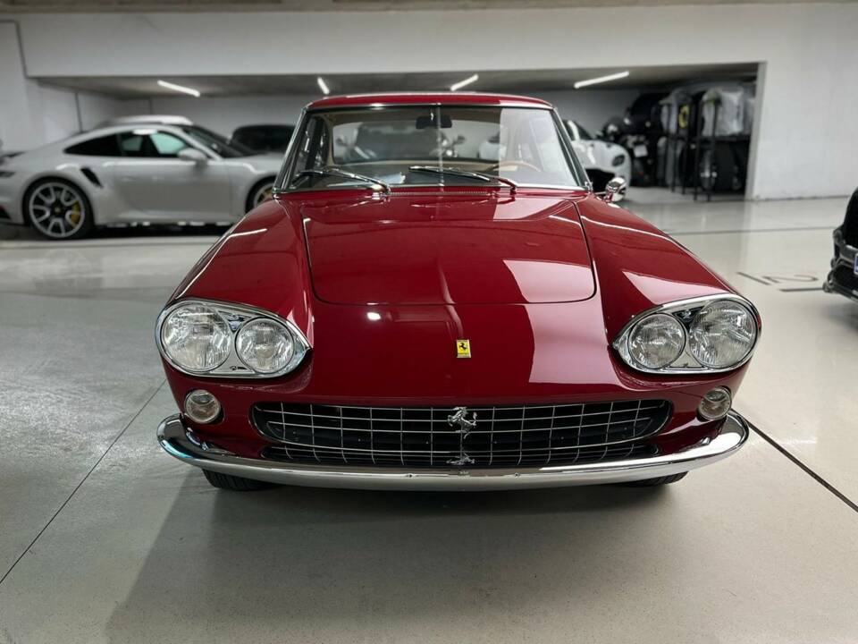 Image 1/50 of Ferrari 330 GT 2+2 (1965)