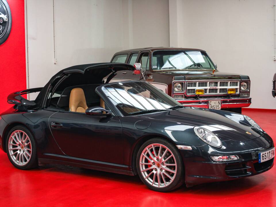 Image 36/48 of Porsche 911 Carrera 4S (2007)
