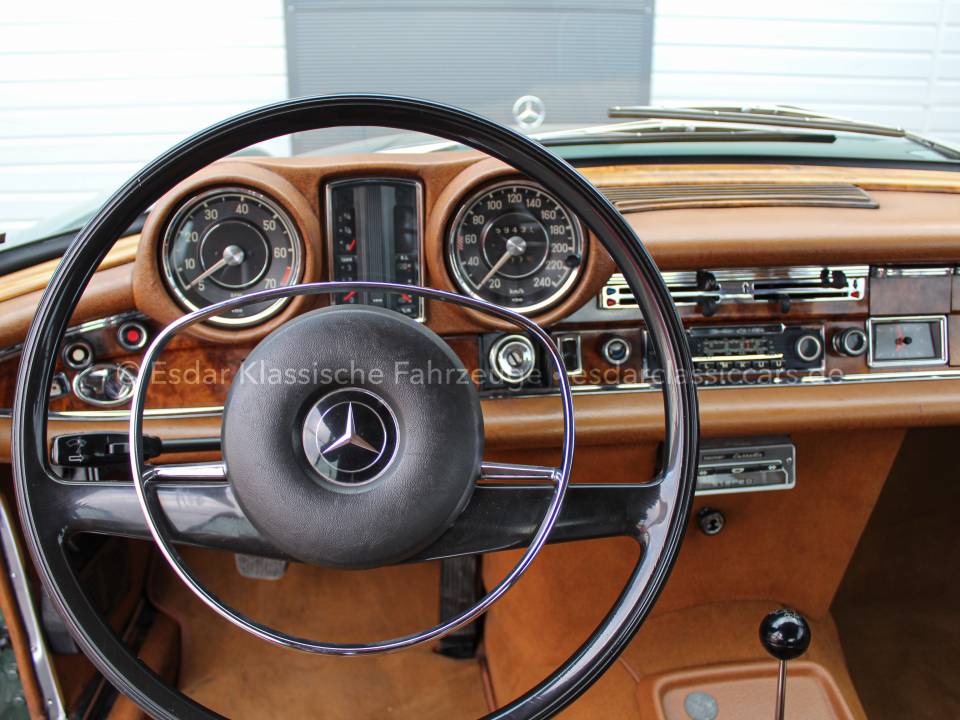 Image 8/24 of Mercedes-Benz 280 SE 3,5 (1970)