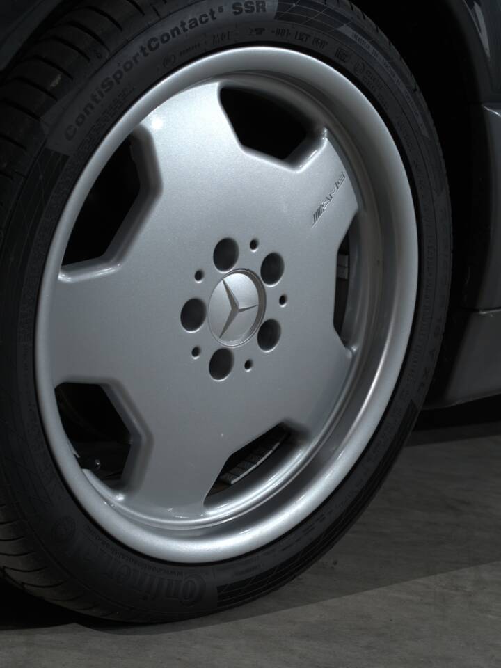 Image 9/56 de Mercedes-Benz 500 SL (1993)