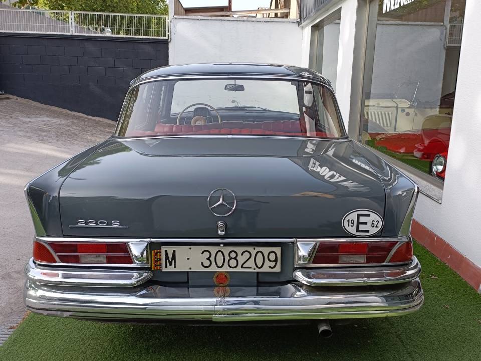 Image 12/38 de Mercedes-Benz 220 SE b (1962)