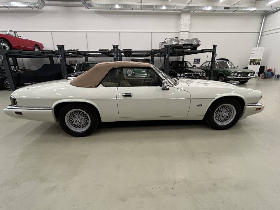 Image 23/38 of Jaguar XJS 4.0 (1994)
