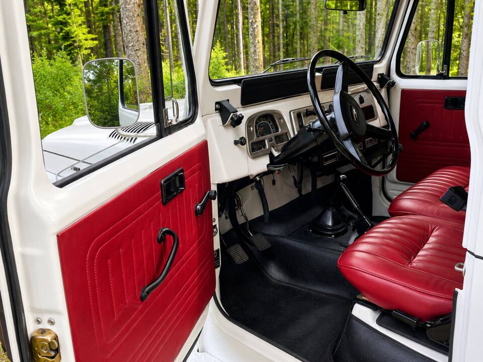 Image 16/67 of Toyota Land Cruiser FJ 40 (1982)