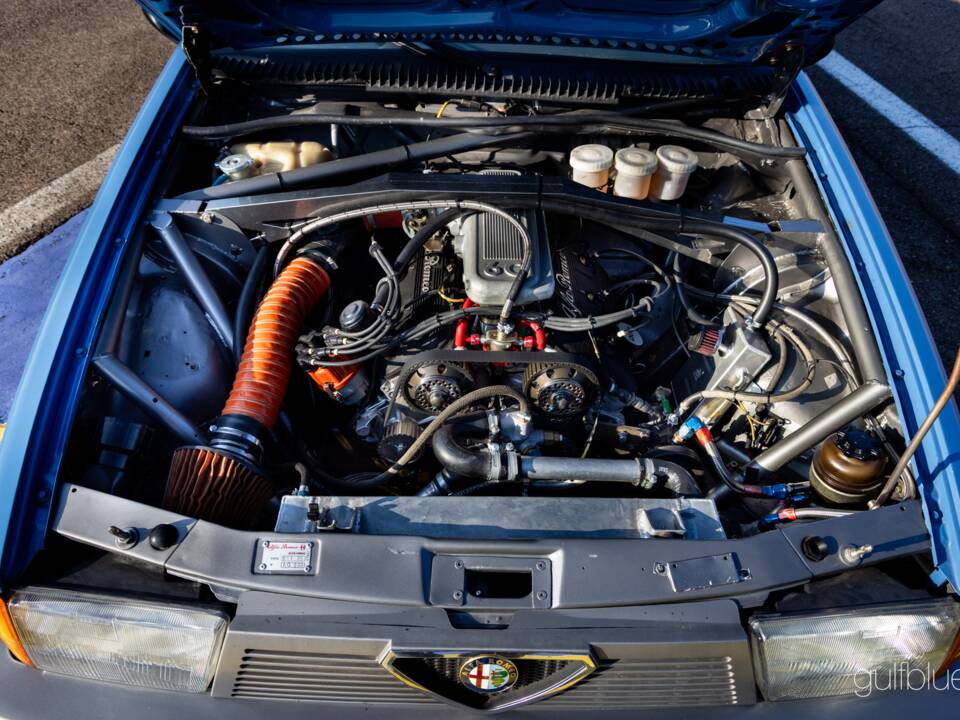 Image 29/44 of Alfa Romeo 75 3.0 V6 QV (1989)