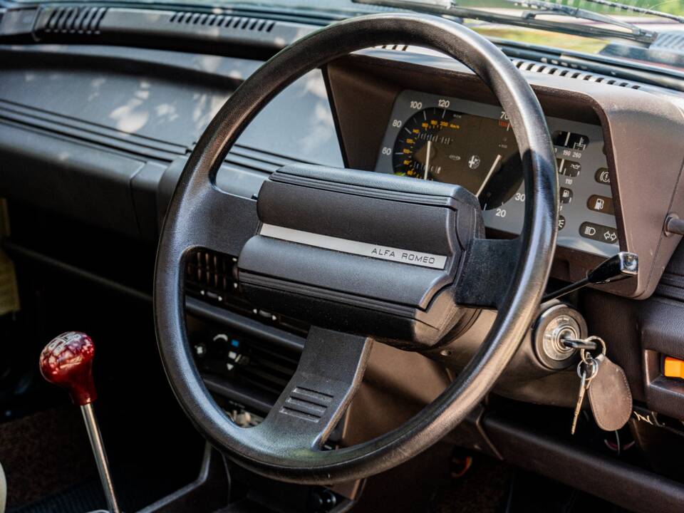 Imagen 50/50 de Alfa Romeo Giulietta 1.6 (1981)