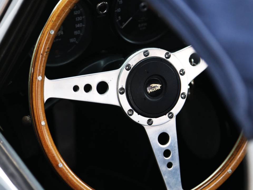 Bild 39/48 von Jaguar E-Type (1969)