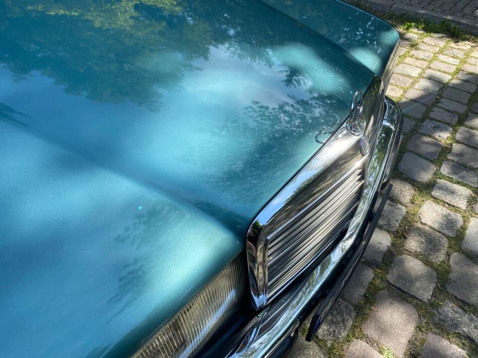 Image 14/66 of Mercedes-Benz 230 CE (1981)