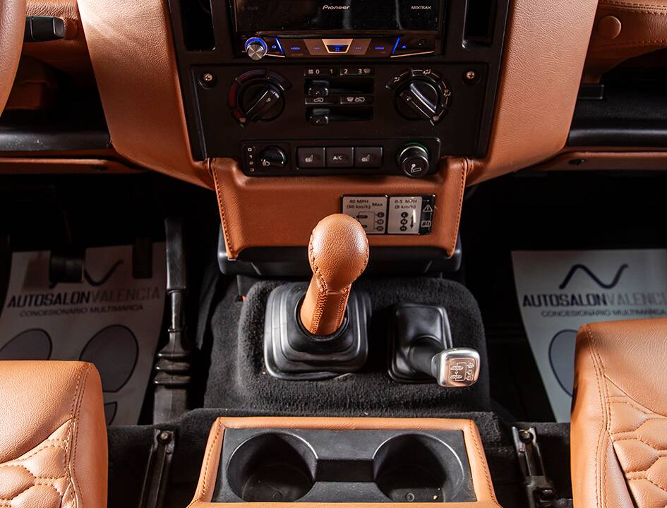 Image 25/44 of Land Rover Defender 90 (2011)