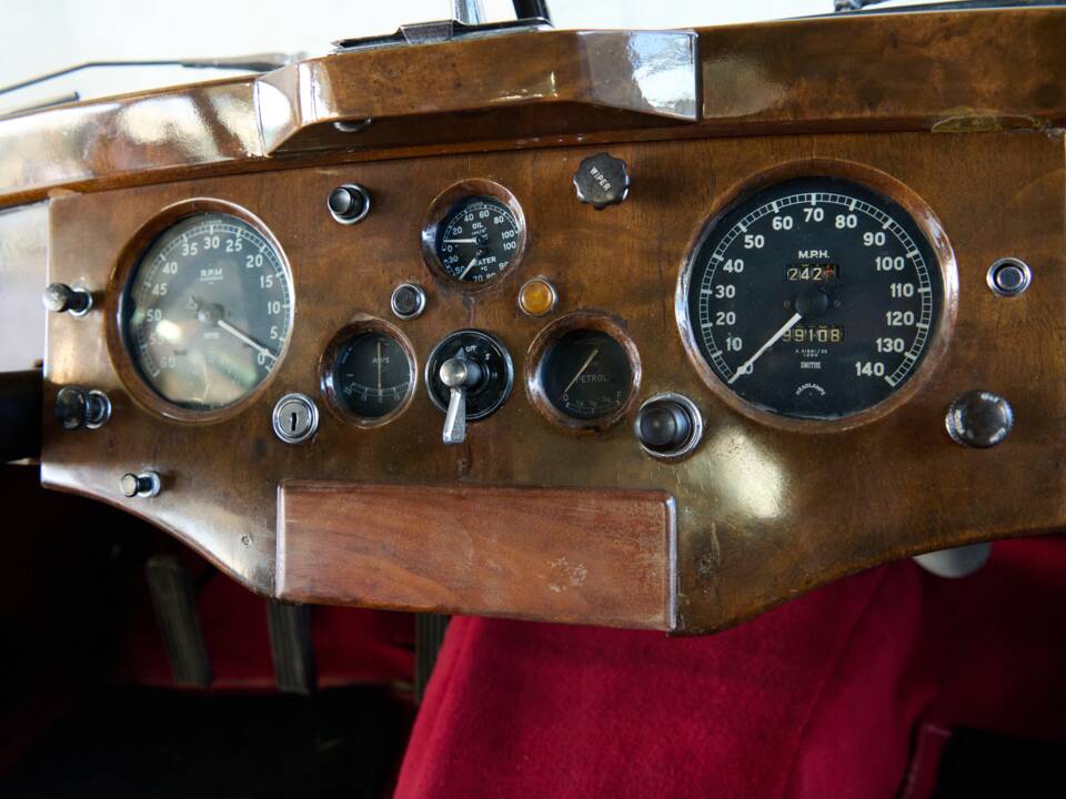 Image 39/48 of Jaguar XK 120 FHC (1954)
