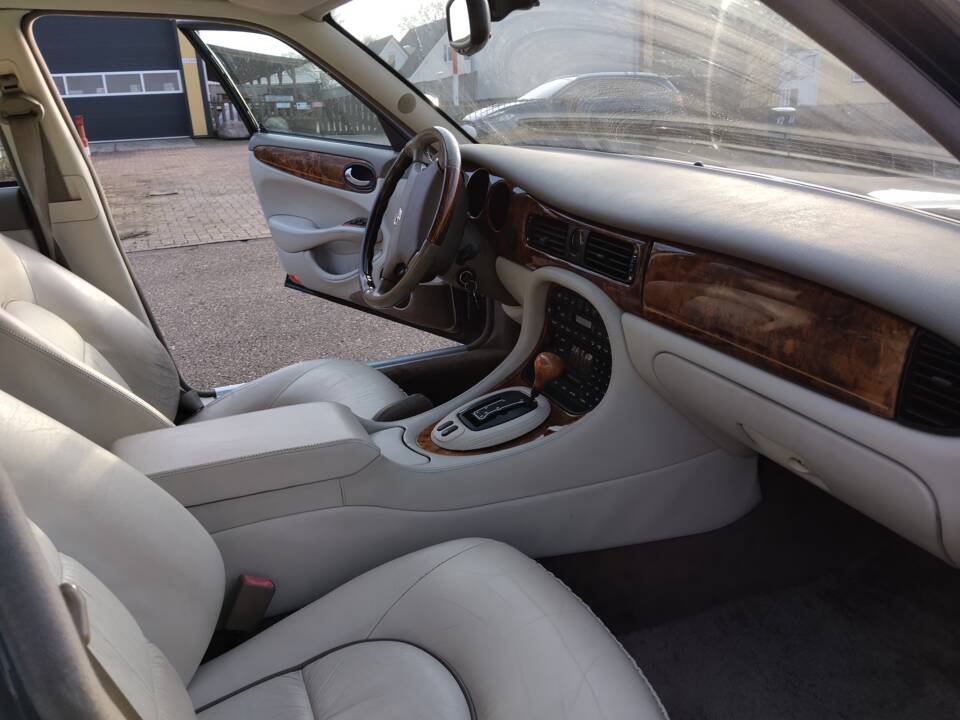 Image 20/71 of Daimler Super V8 (2000)